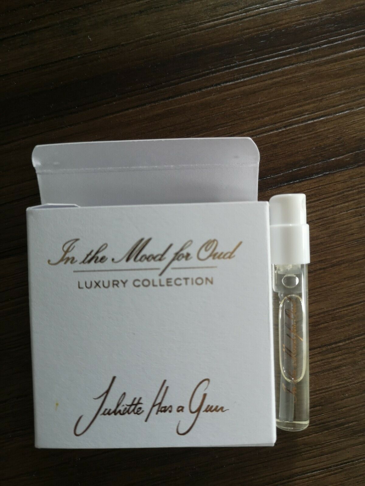 Juliette Has a Gun In the Mood for Oud 1.7ml oficjalna próbka perfum, Juliette Has a Gun In the Mood for Oud 1.7ml официальный образец духов, Juliette Has a Gun In the Mood for Oud 1.7ml uradni vzorec parfuma,