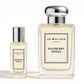 Flacon d'échantillon de 12 ml de Jo Malone Raspberry Ripple à côté du flacon de 100 ml de Jo Malone Raspberry Ripple
